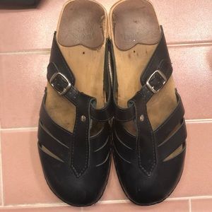 Blue cut-out traditional Troentorp clogs